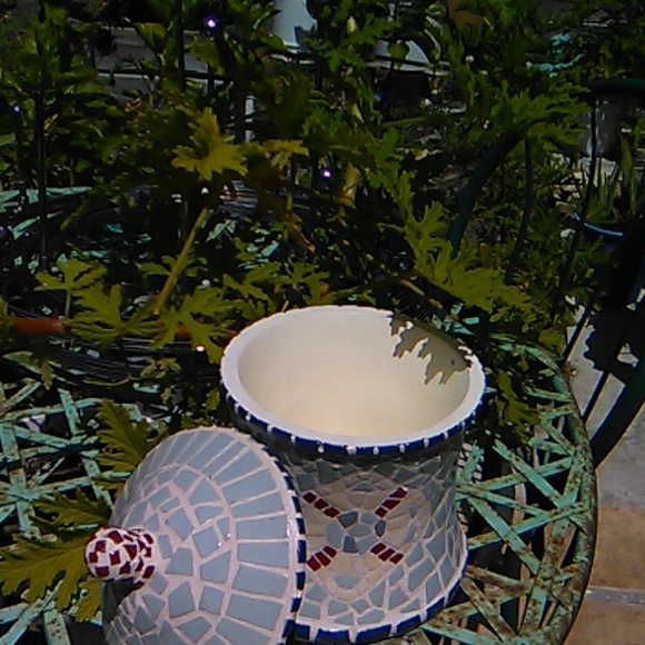 Ceramic Canister with lid - Picture 2 of 8